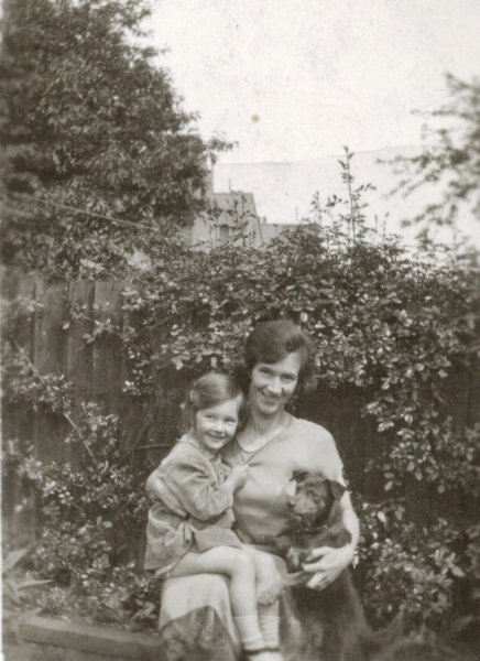 1927-05-29_dorothy_and_betty_chapman _dorothy_and_betty_chapman.jpg