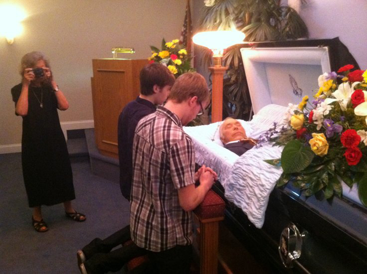 Dad's funeral pic 3 dadsfuneralpic3.jpg