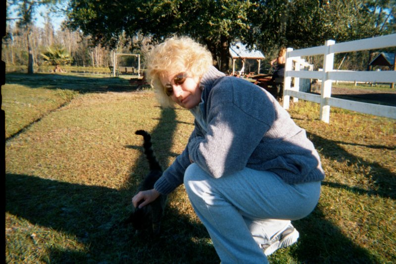 2002 Dec - Louise at Christmas in FL & VA 015 declouiseatchristmasinflva015.jpg