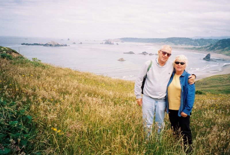 080 Vi and Al Oregon Coast Lighthouse viandaloregoncoastlighthouse.jpg
