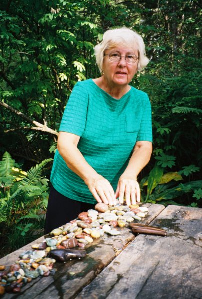090 Vi cleaning agate CA vicleaningagateca.jpg