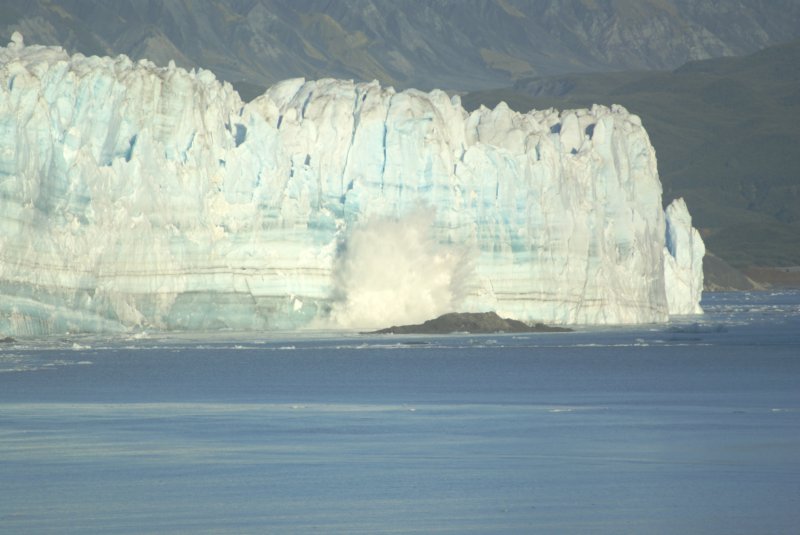 2006 Sep - Alaska Day 5 Tue - Cruising to & Hubbard Glacier 00032 sepalaskaday5tuecruisingtohubbardglacier00032.jpg