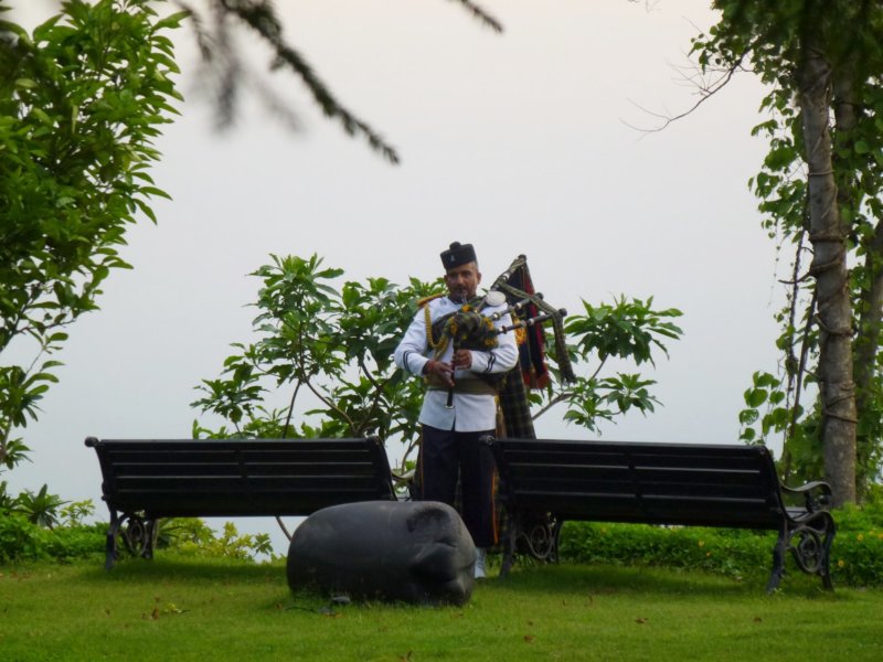 Ananda-Bagpipes2 anandabagpipes2.jpg
