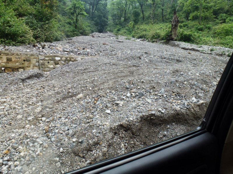 05-On Way to Ananada-Washed out Road onwaytoananadawashedoutroad.jpg