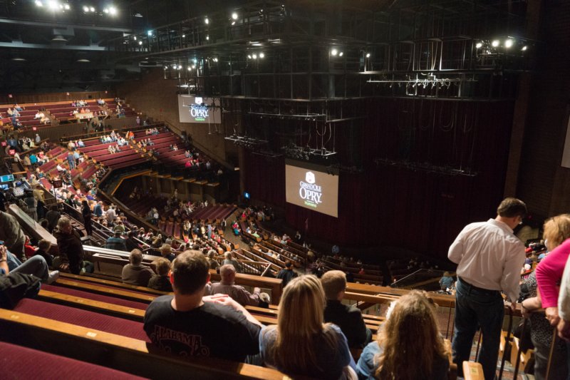 oct2014grandoleoprynashvilletennesseeaudiencejustarrivingdsc05799.jpg