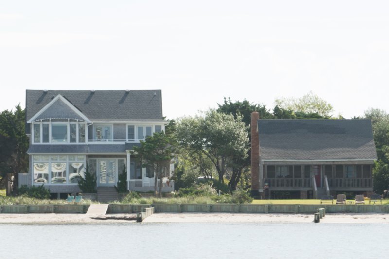 sep2014homesonthewaterbesideocracokeharborouterbanksncdsc04401.jpg